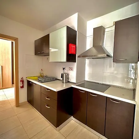 Dhalia - St. Julians