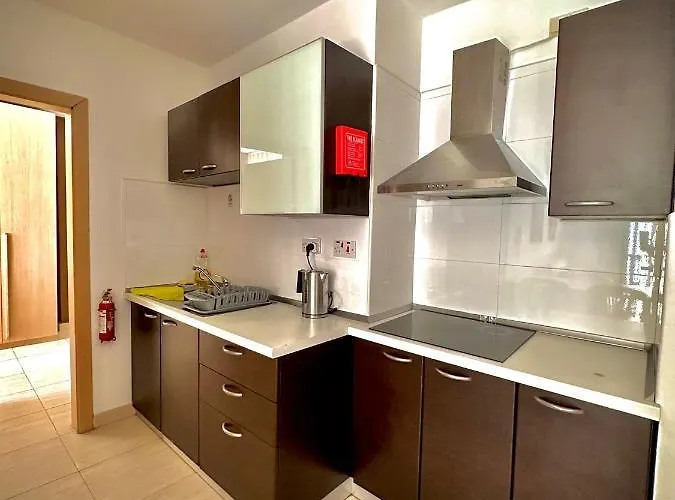 Dhalia - St. Julians