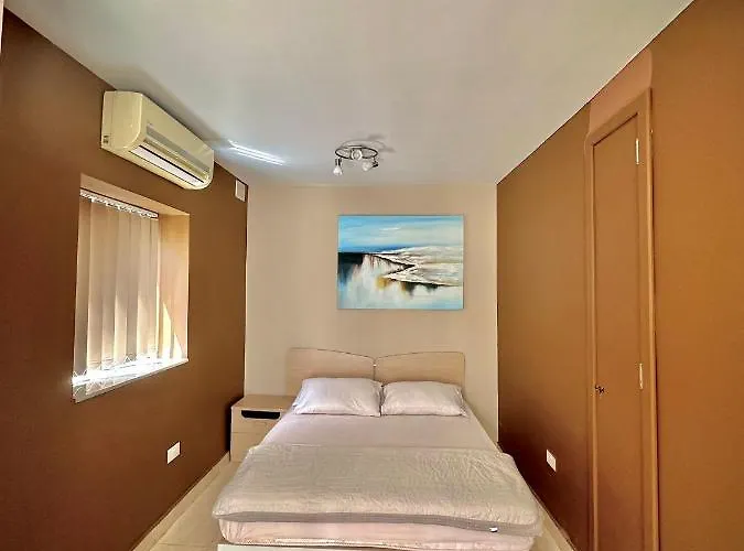 Dhalia - St. Julians * Saint Julian's