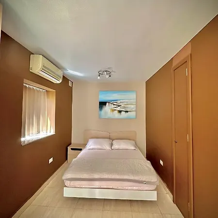 Dhalia - St. Julians * San Julián